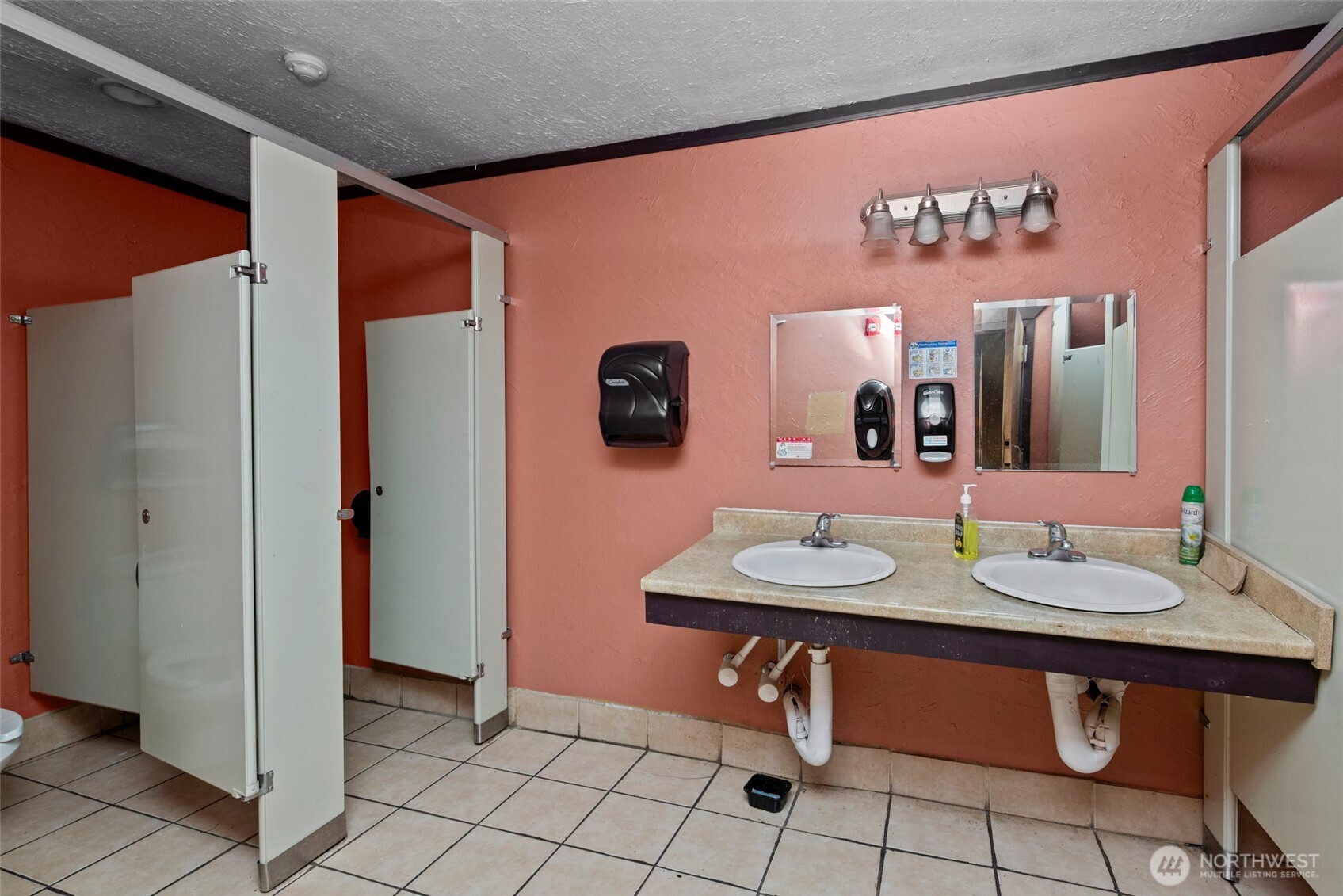 930 SE Pioneer Way , Oak Harbor, WA 98277