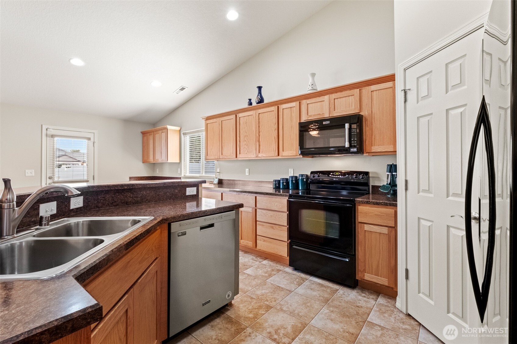 812 6th Avenue NE, Ephrata, WA 98823