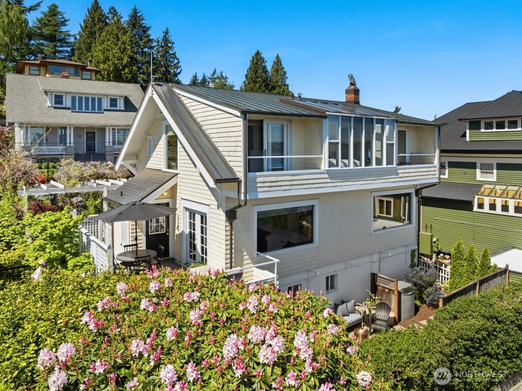 75 East Road , Tacoma, WA 98406
