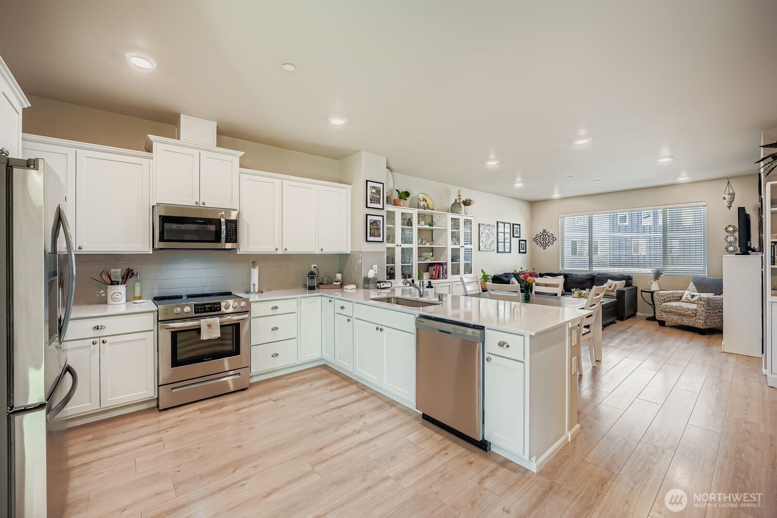 32668 Steamboat Lane , Black Diamond, WA 98010