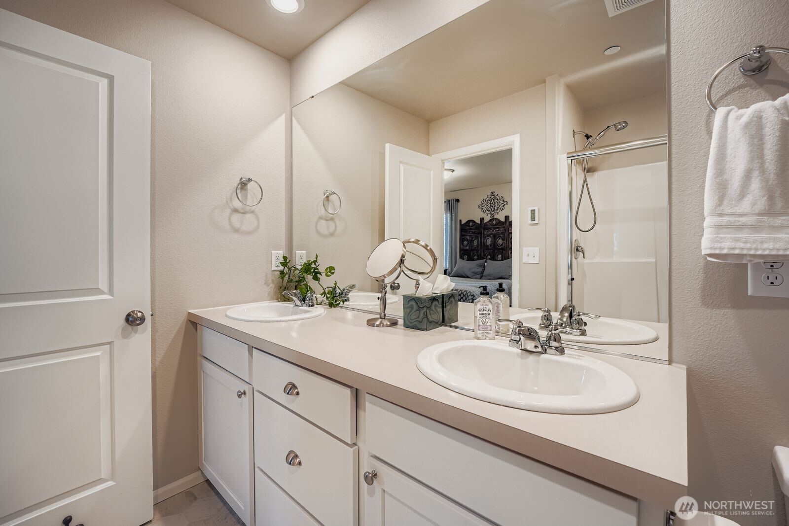 32668 Steamboat Lane , Black Diamond, WA 98010