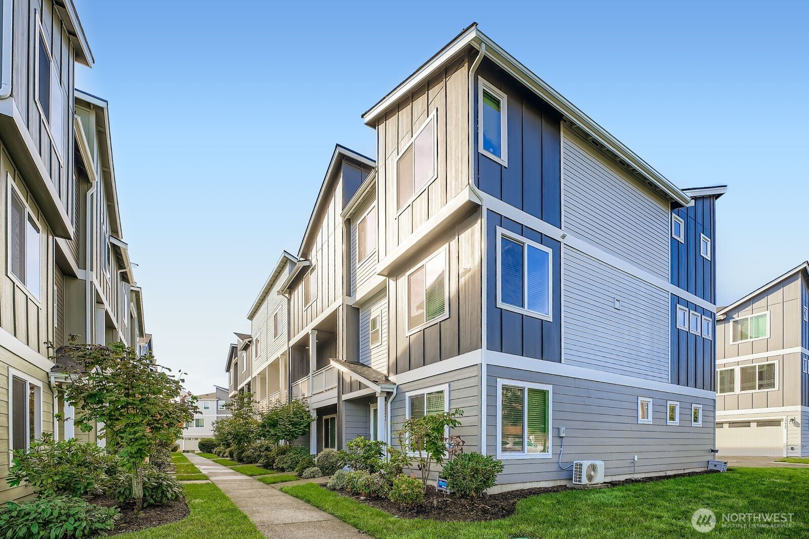 32668 Steamboat Lane , Black Diamond, WA 98010