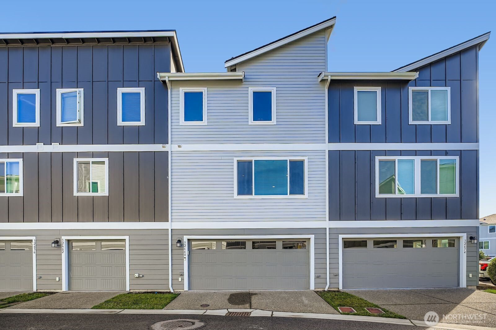 32668 Steamboat Lane , Black Diamond, WA 98010