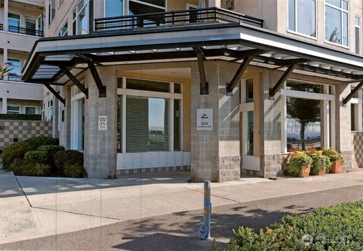 2000 Alaskan Way #255, Seattle, WA 98121-2104