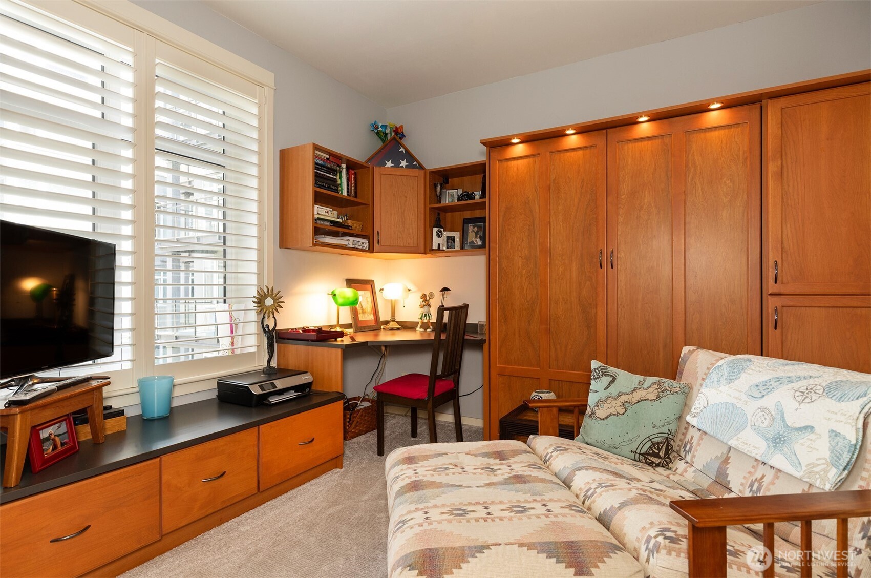 2000 Alaskan Way #255, Seattle, WA 98121-2104