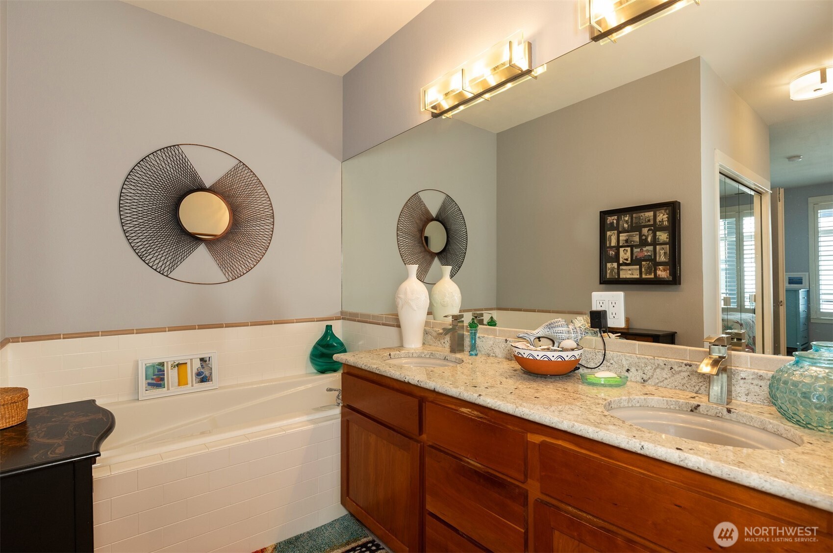 2000 Alaskan Way #255, Seattle, WA 98121-2104
