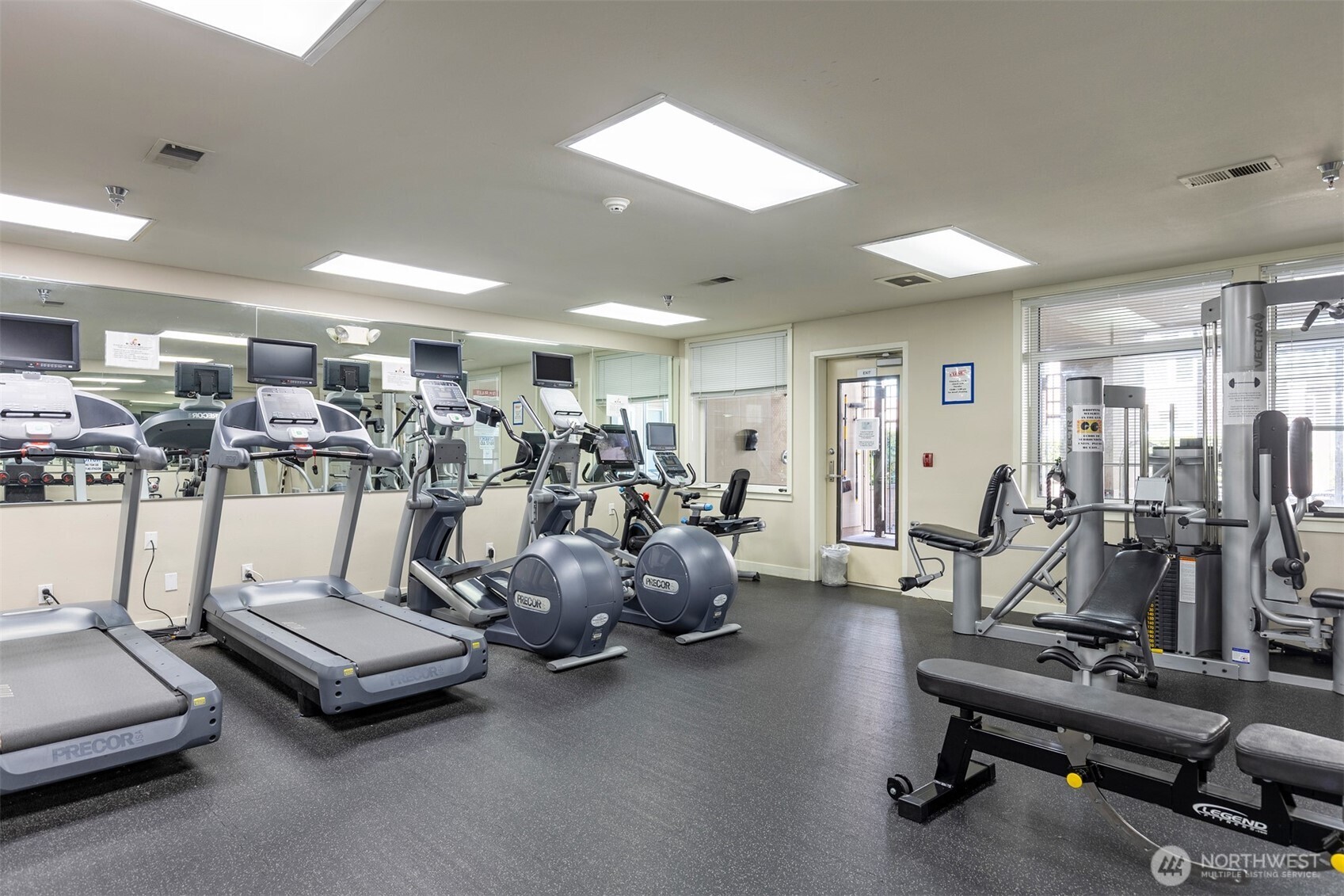 2000 Alaskan Way #255, Seattle, WA 98121-2104