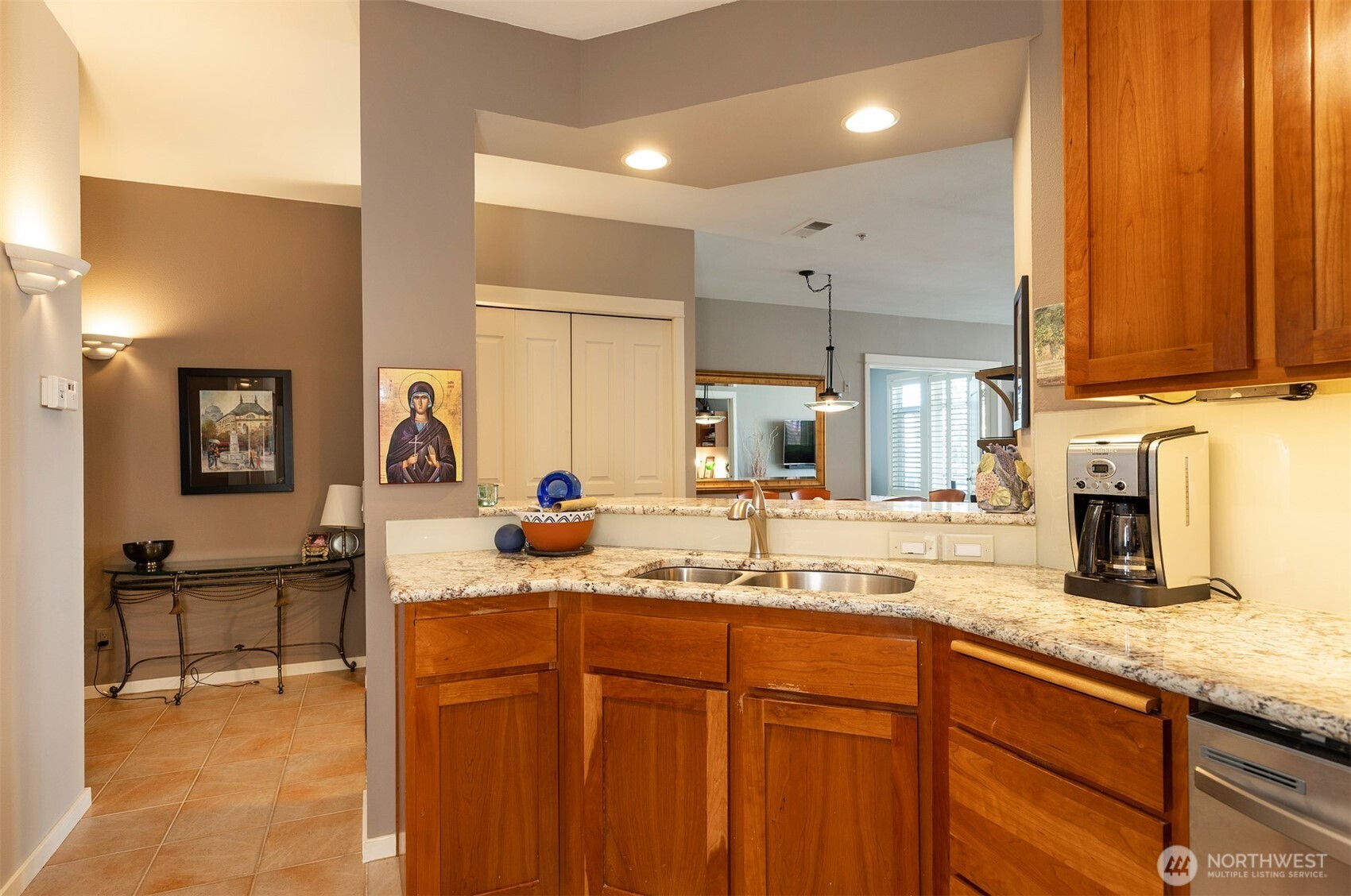 2000 Alaskan Way #255, Seattle, WA 98121-2104