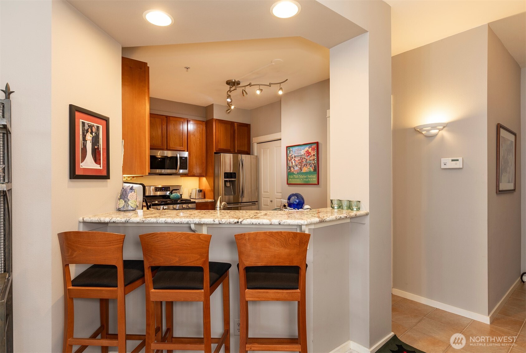 2000 Alaskan Way #255, Seattle, WA 98121-2104