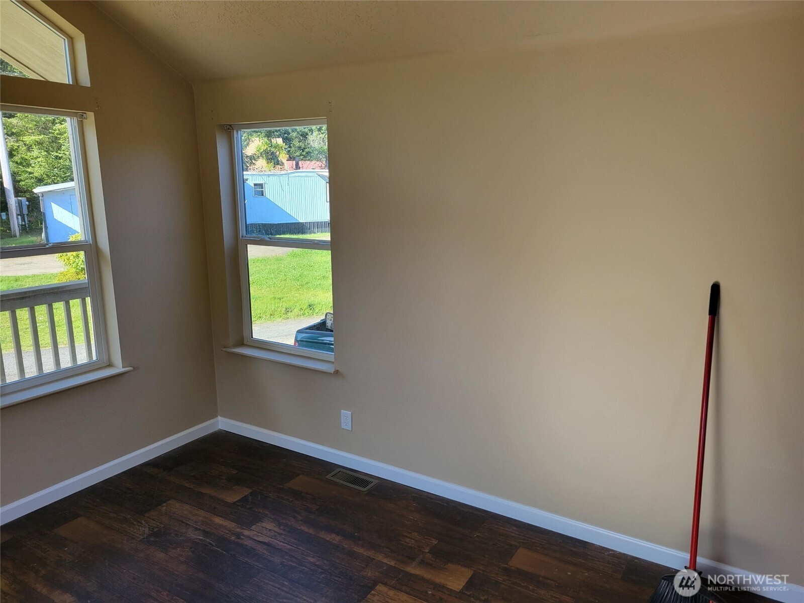 802 S Forrest Street #4, Westport, WA 98595