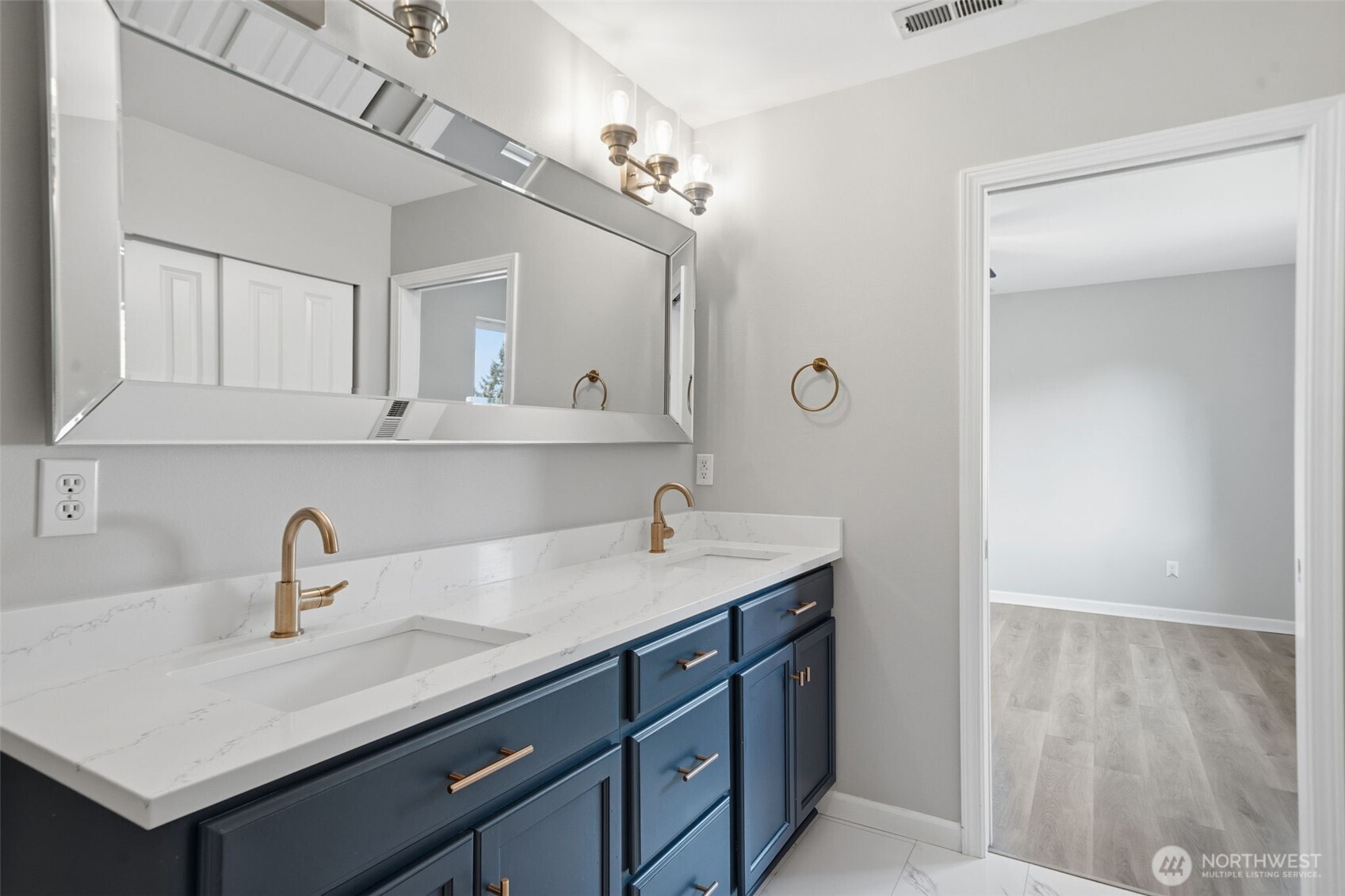 2271 SE Upchurch Way , Port Orchard, WA 98366