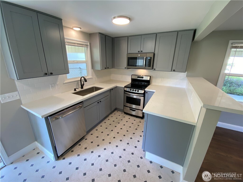 4807 S 172nd Place , SeaTac, WA 98188