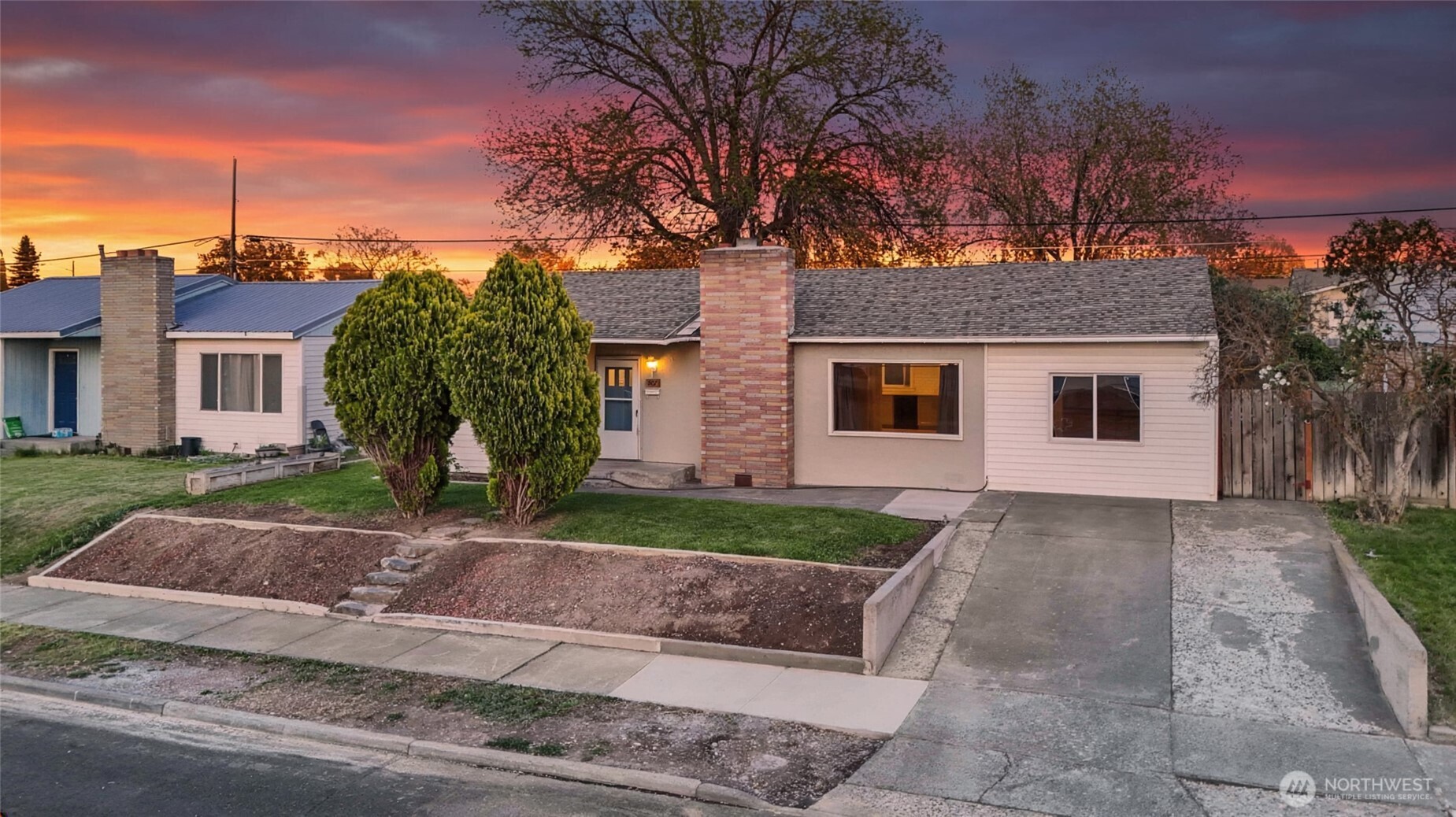 807 S Hawthorne Drive , Moses Lake, WA 98837