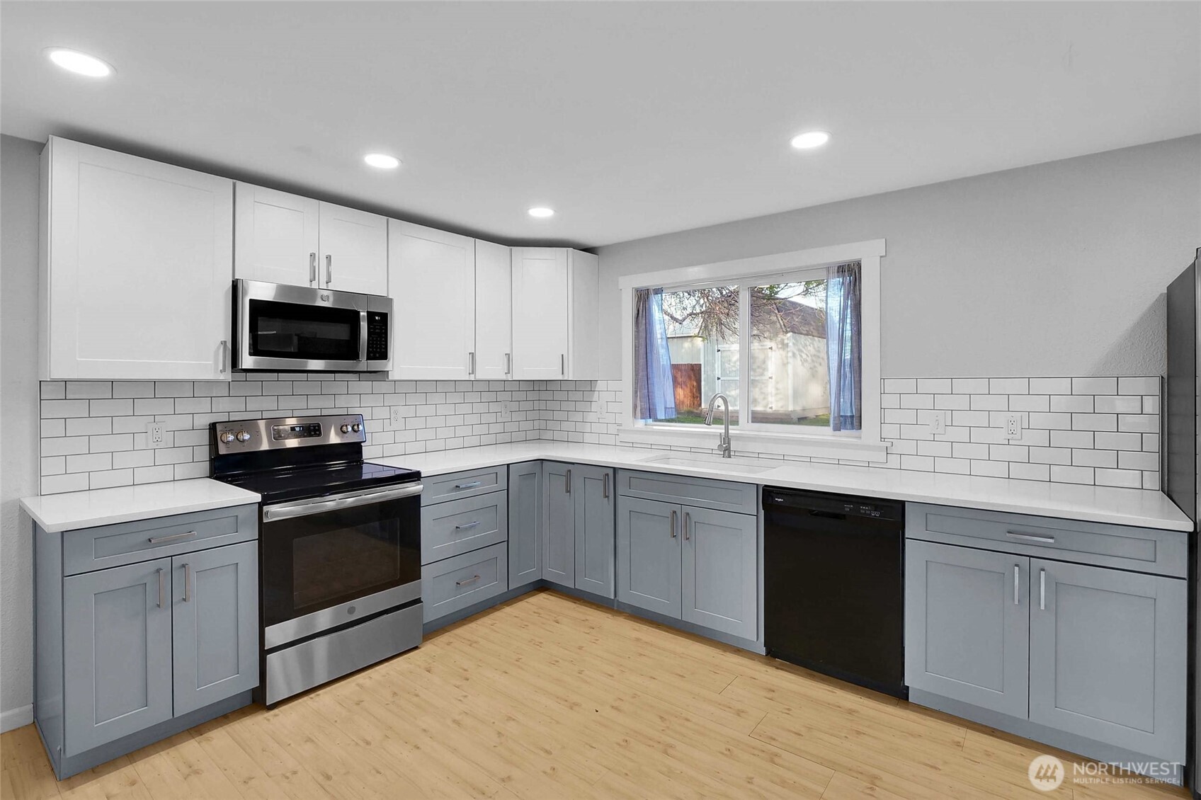 807 S Hawthorne Drive , Moses Lake, WA 98837