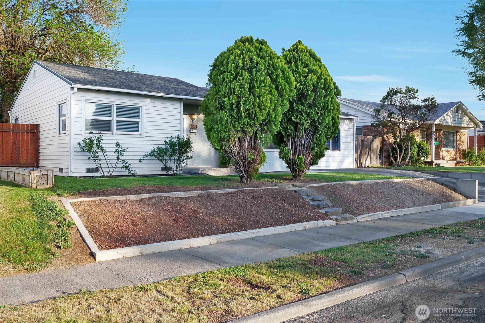 807 S Hawthorne Drive , Moses Lake, WA 98837