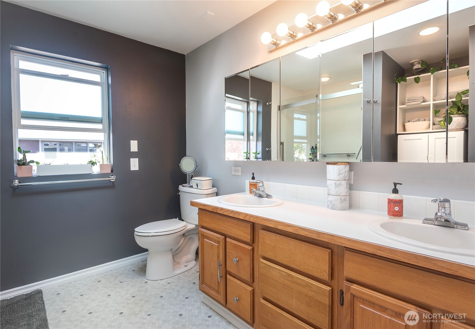 4258 N Whitman Avenue , Seattle, WA 98103