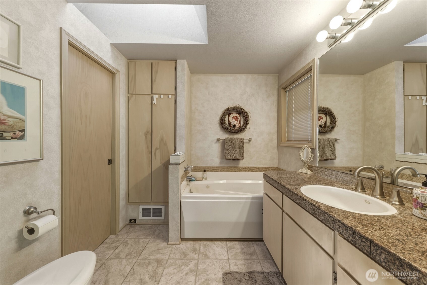 1520 Kaniksu Loop , Walla Walla, WA 99362