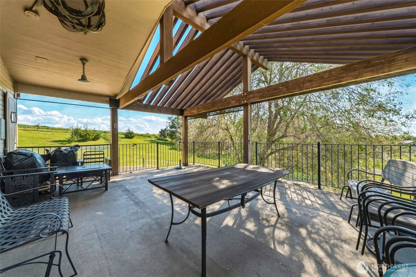 1520 Kaniksu Loop , Walla Walla, WA 99362