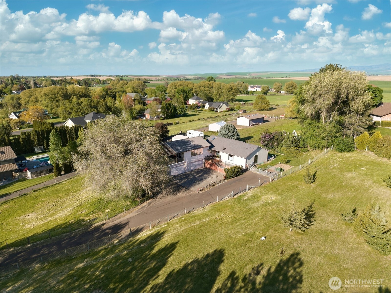 1520 Kaniksu Loop , Walla Walla, WA 99362