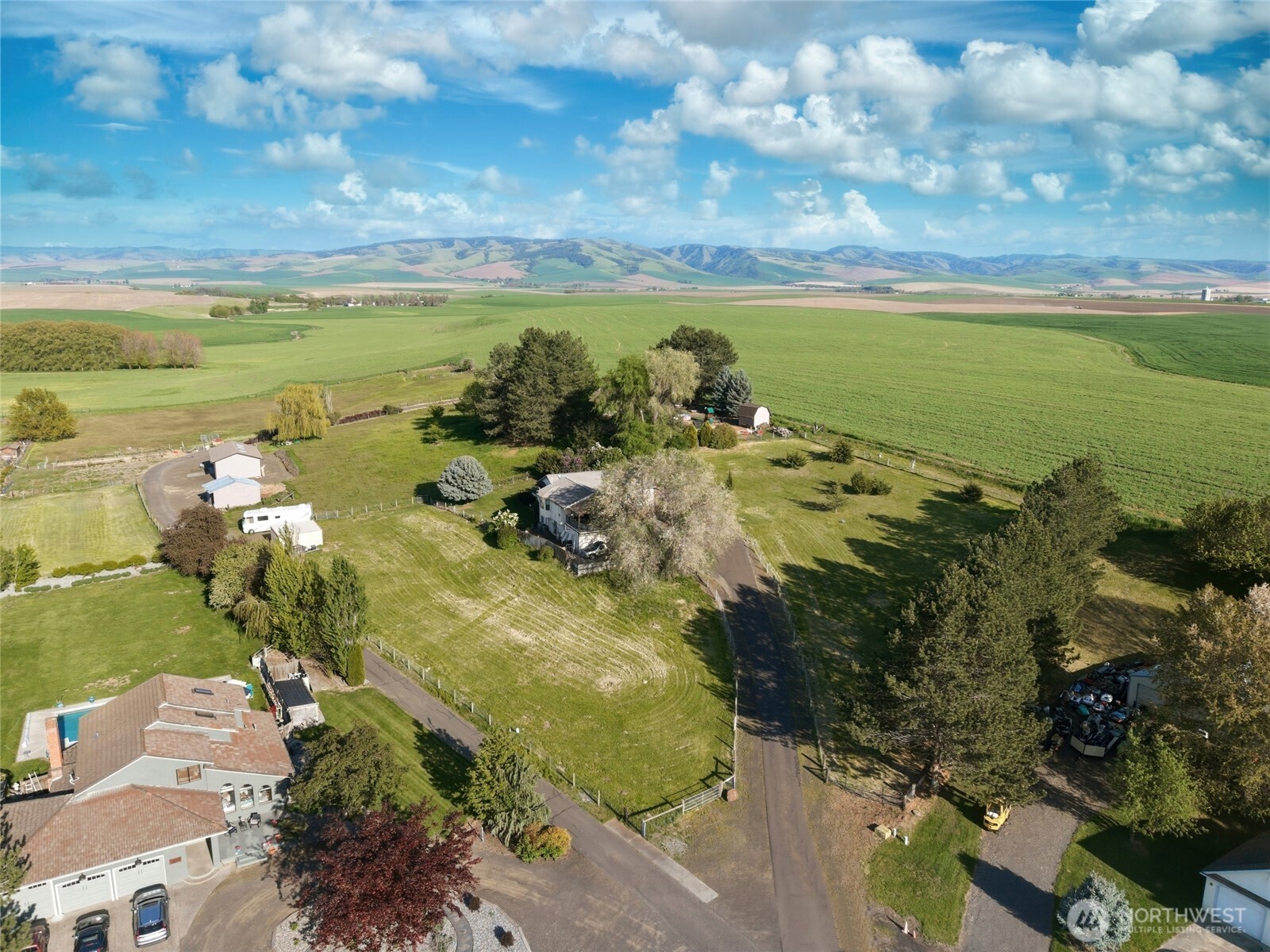 1520 Kaniksu Loop , Walla Walla, WA 99362