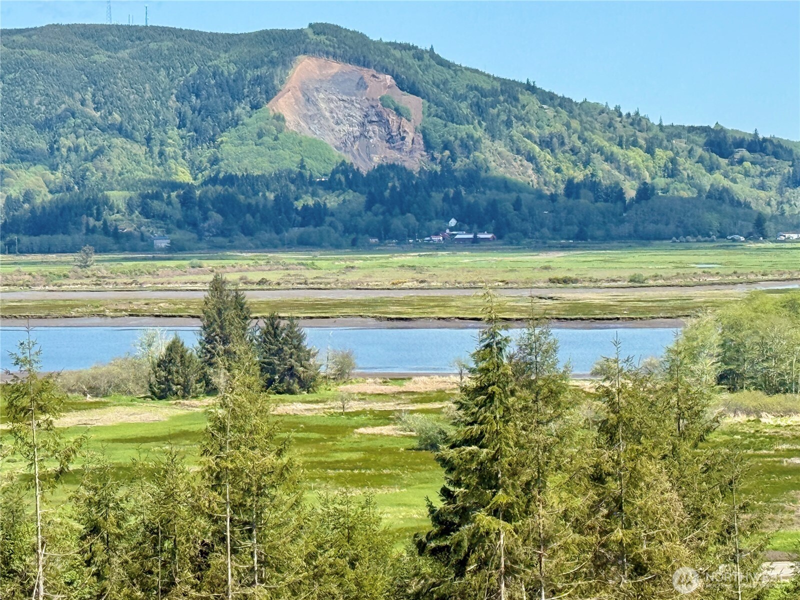 8468 Us Highway 101 , South Bend, WA 98586