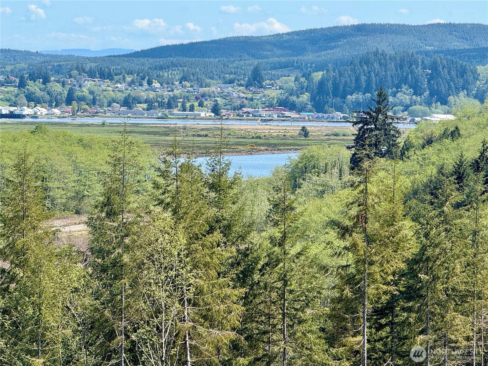 8468 Us Highway 101 , South Bend, WA 98586