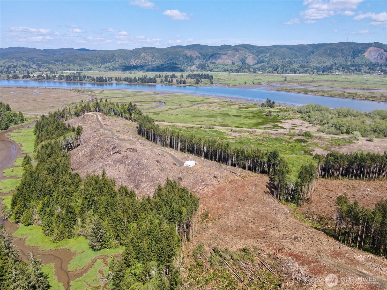 8468 Us Highway 101 , South Bend, WA 98586