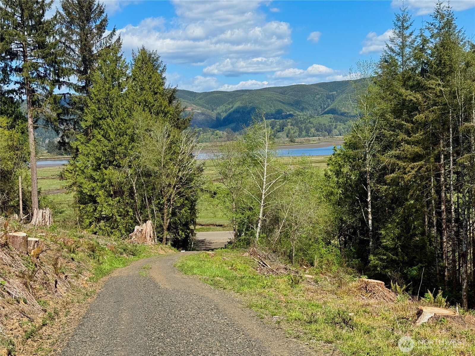 8468 Us Highway 101 , South Bend, WA 98586