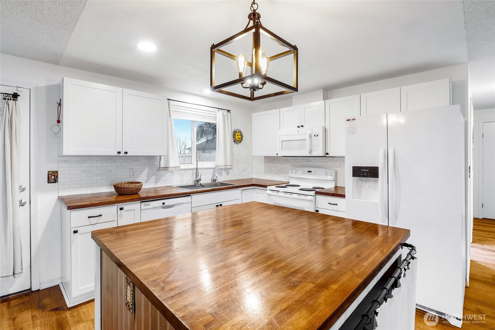 326 W 8th St , Warden, WA 98857