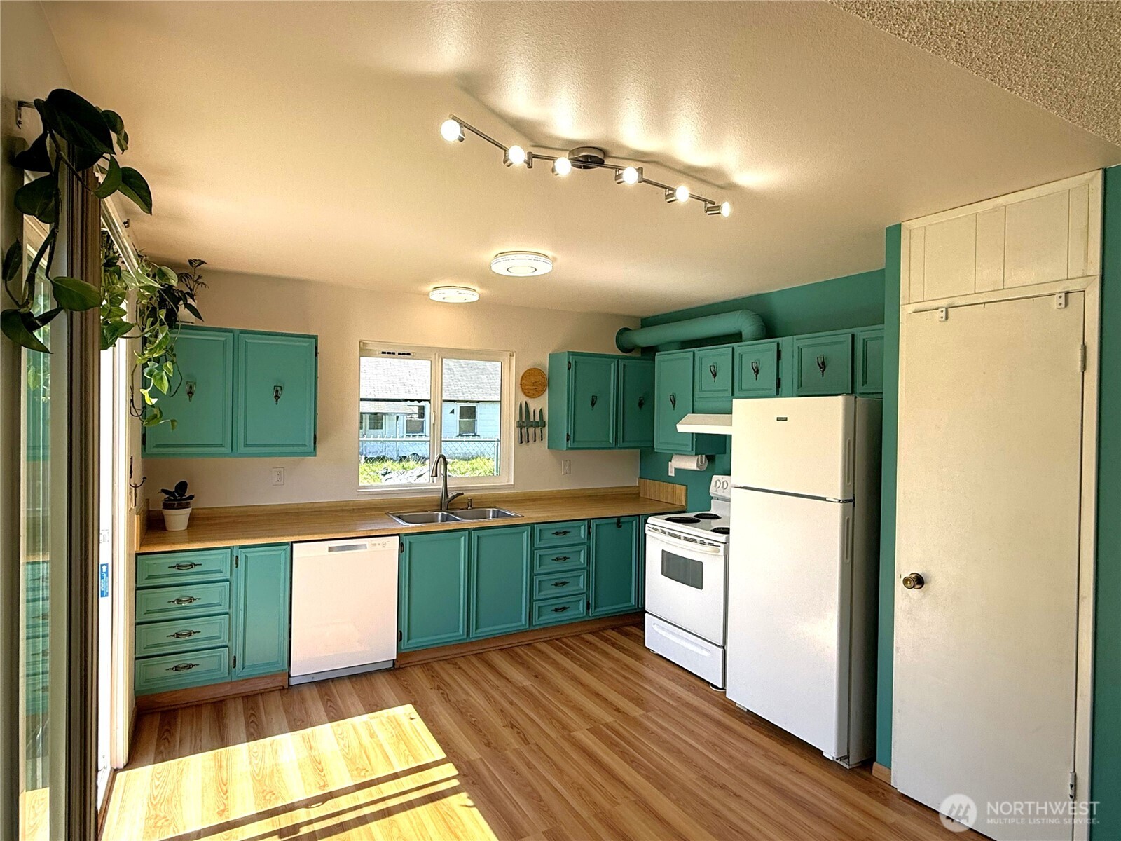 910 W 16th Street , Port Angeles, WA 98363