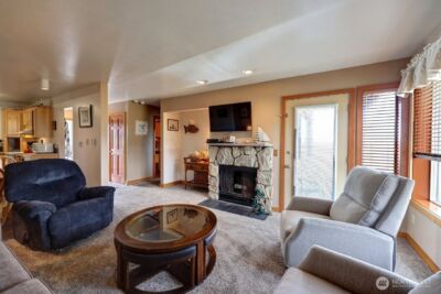 210 26th Street NW #203-4, Long Beach, WA 98631