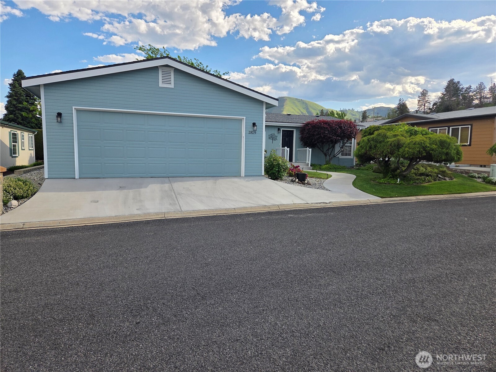 1819 Heritage Drive , Wenatchee, WA 98801-8204