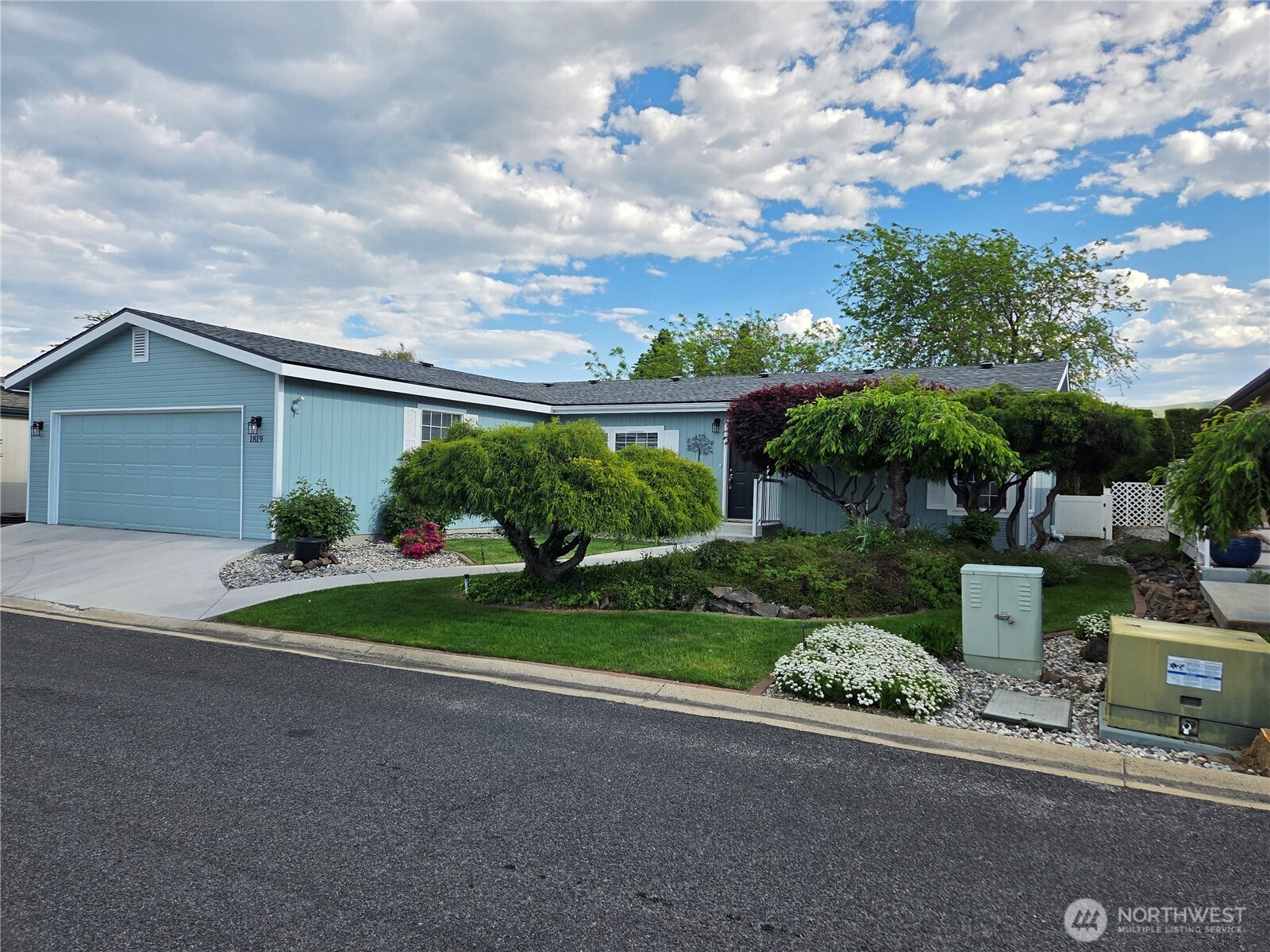 1819 Heritage Drive , Wenatchee, WA 98801-8204