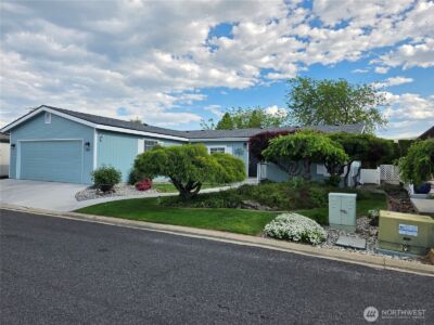 1819 Heritage Drive , Wenatchee, WA 98801-8204 - Photo 2