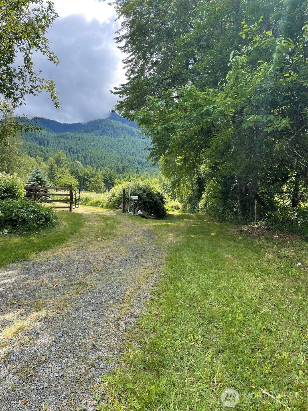 226 Bennett Road , Randle, WA 98377