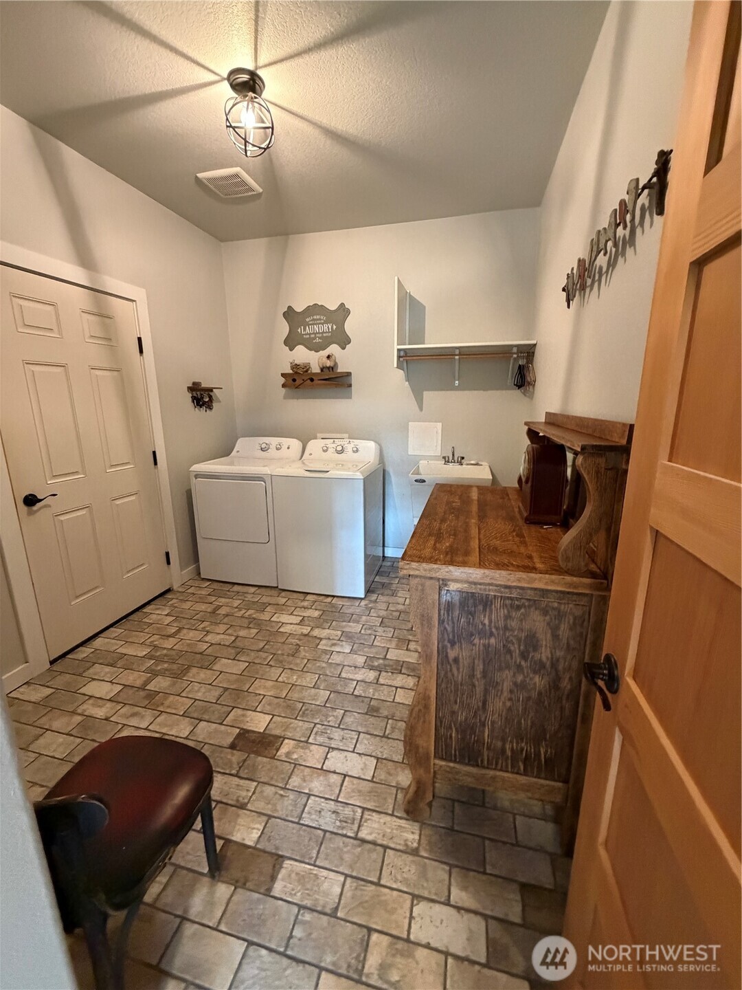 53 Cape Labelle Road , Tonasket, WA 98855