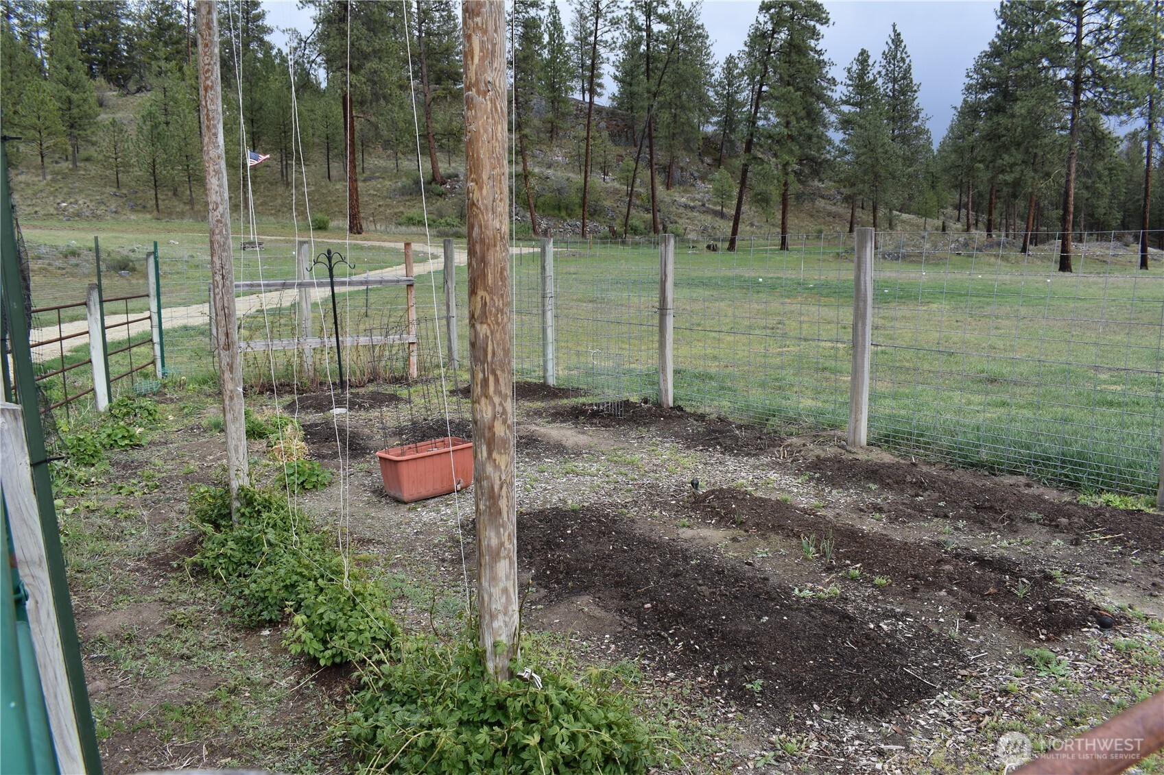 53 Cape Labelle Road , Tonasket, WA 98855