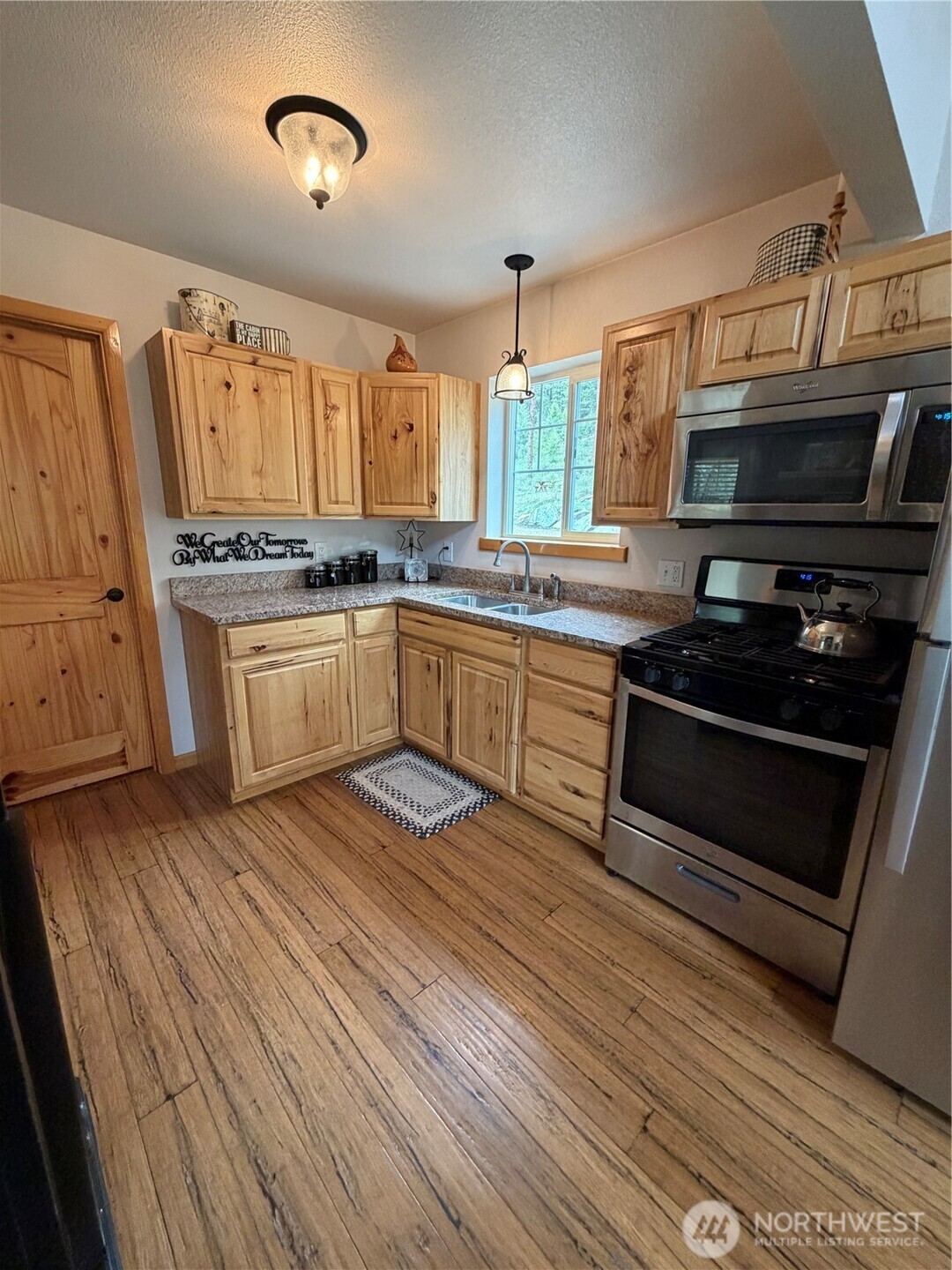 53 Cape Labelle Road , Tonasket, WA 98855