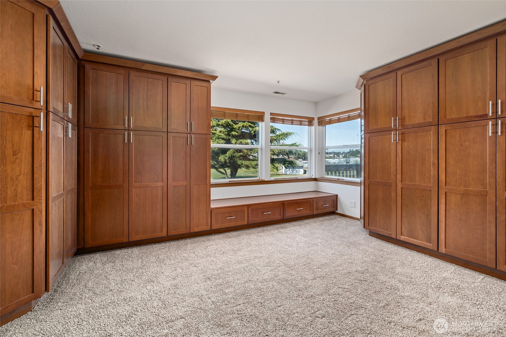 651 SE Bayshore Drive #E102, Oak Harbor, WA 98277
