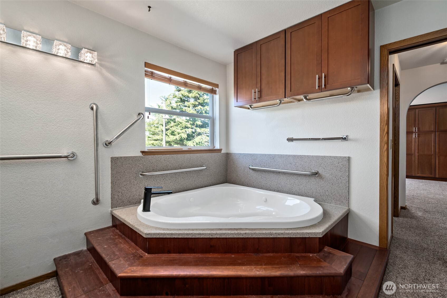 651 SE Bayshore Drive #E102, Oak Harbor, WA 98277