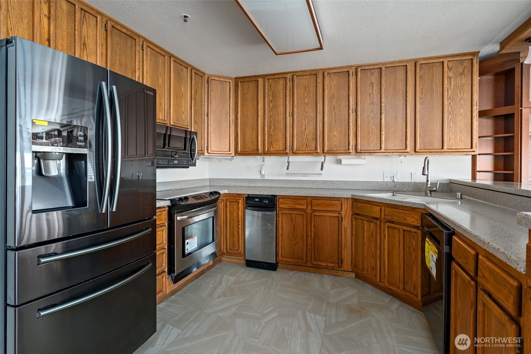 651 SE Bayshore Drive #E102, Oak Harbor, WA 98277