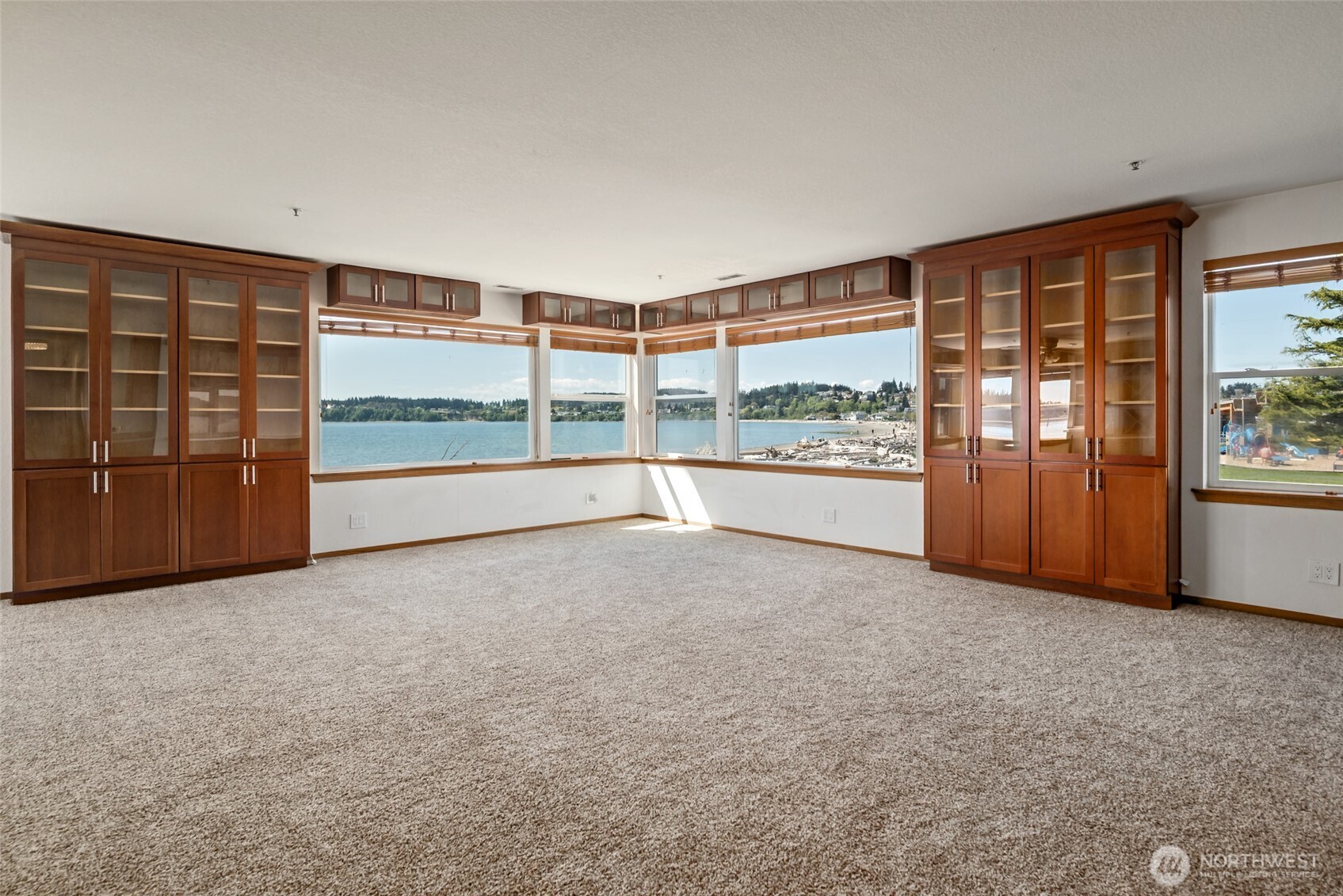 651 SE Bayshore Drive #E102, Oak Harbor, WA 98277