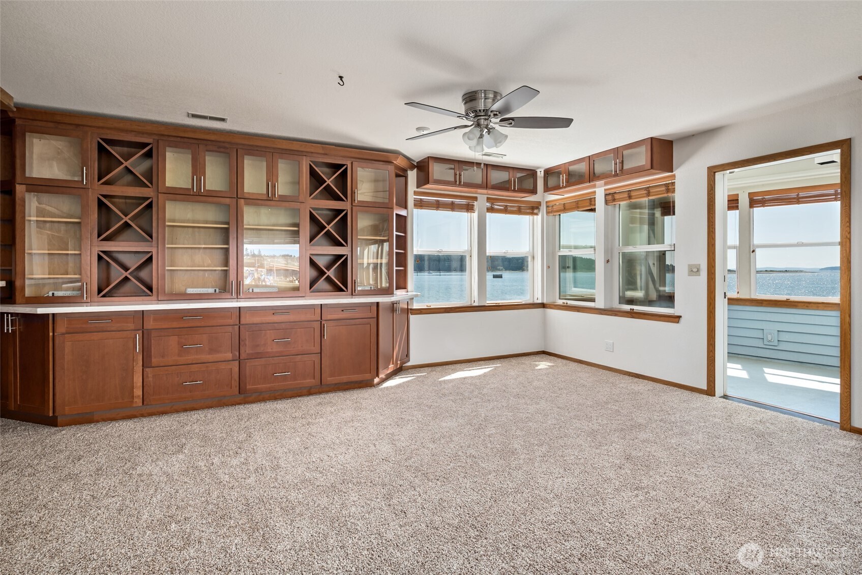 651 SE Bayshore Drive #E102, Oak Harbor, WA 98277