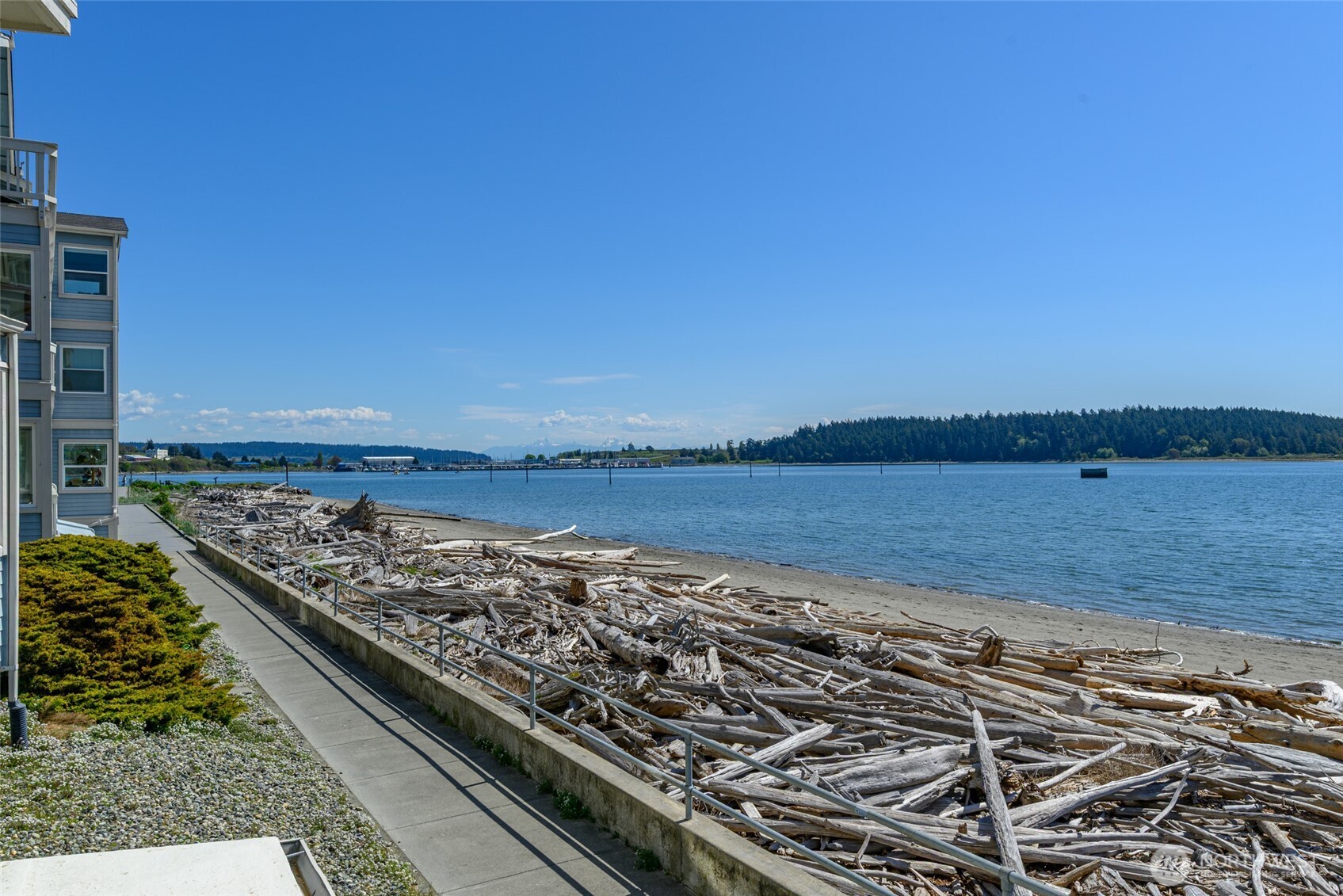 651 SE Bayshore Drive #E102, Oak Harbor, WA 98277