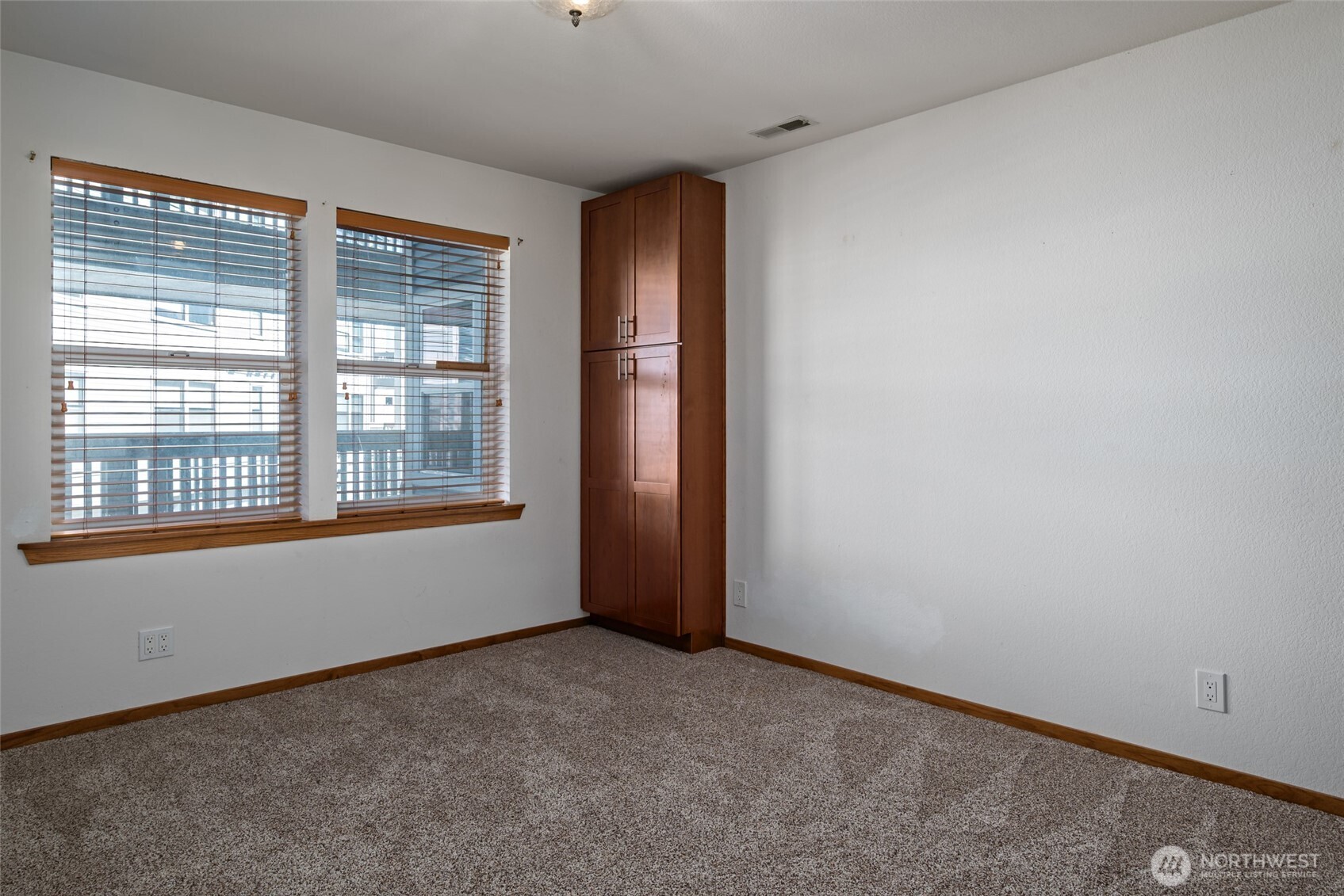 651 SE Bayshore Drive #E102, Oak Harbor, WA 98277