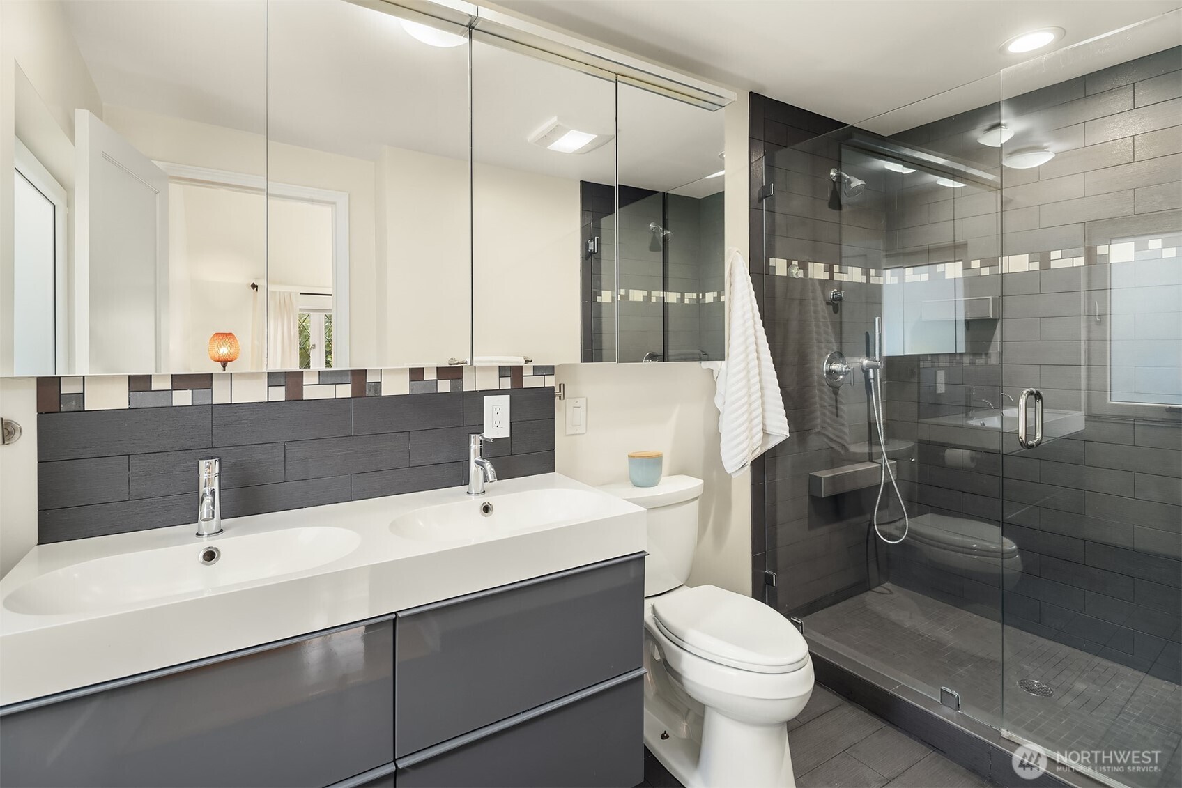3530 W Laurelhurst Drive NE, Seattle, WA 98105