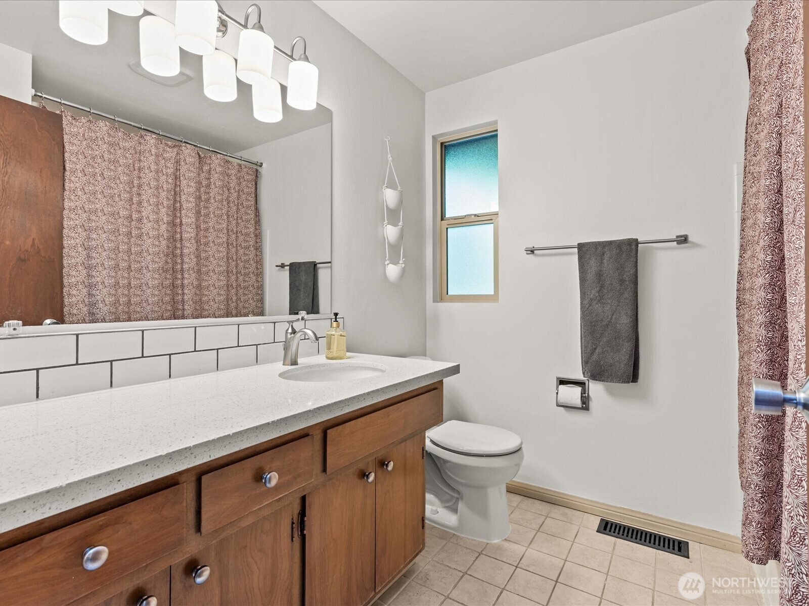 5925 NE 202nd Lane , Kenmore, WA 98208-8508