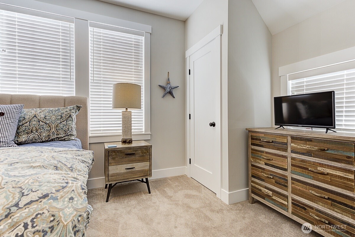 114 Horizon Street , Pacific Beach, WA 98571