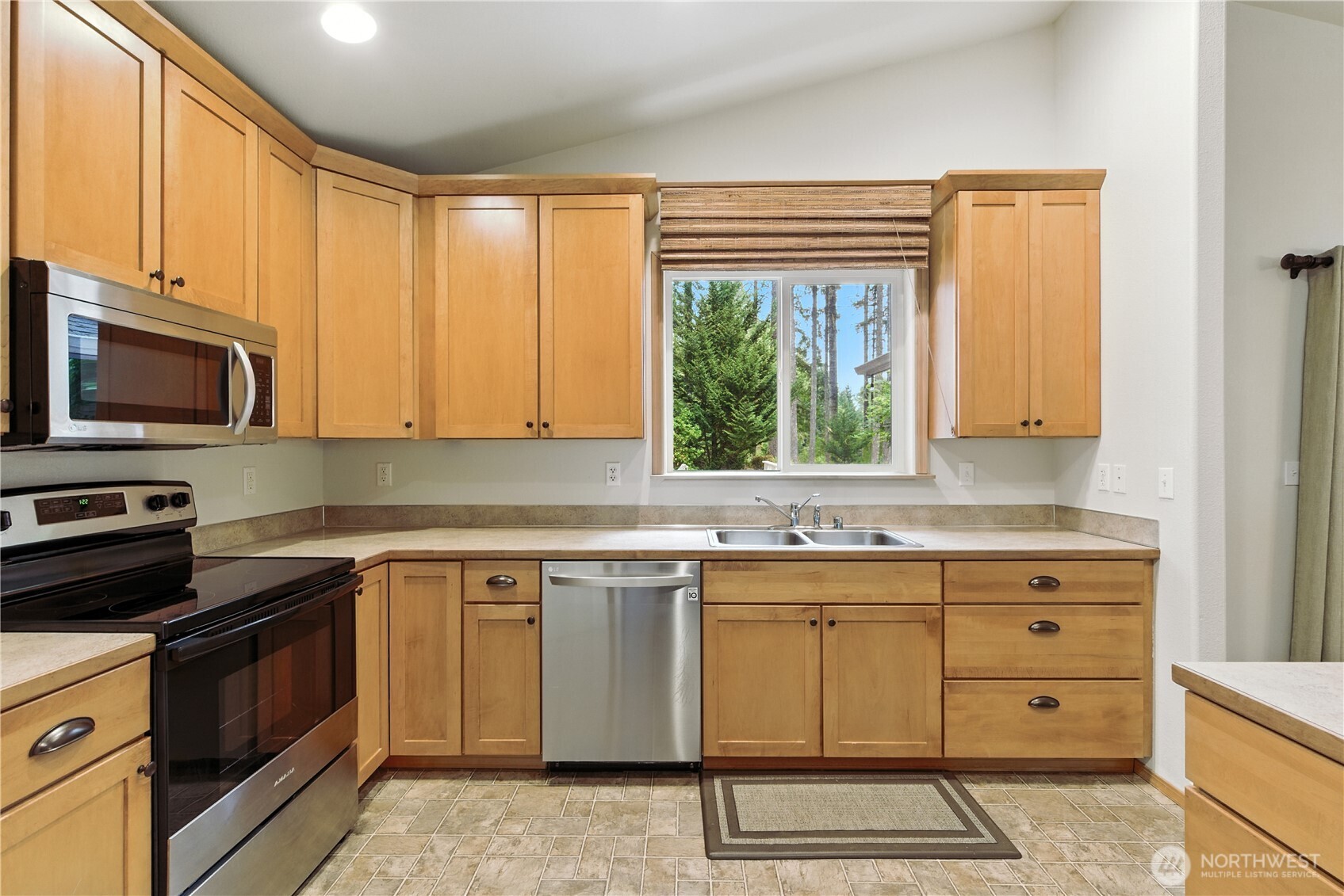 30 E Ballycastle Way , Shelton, WA 98584