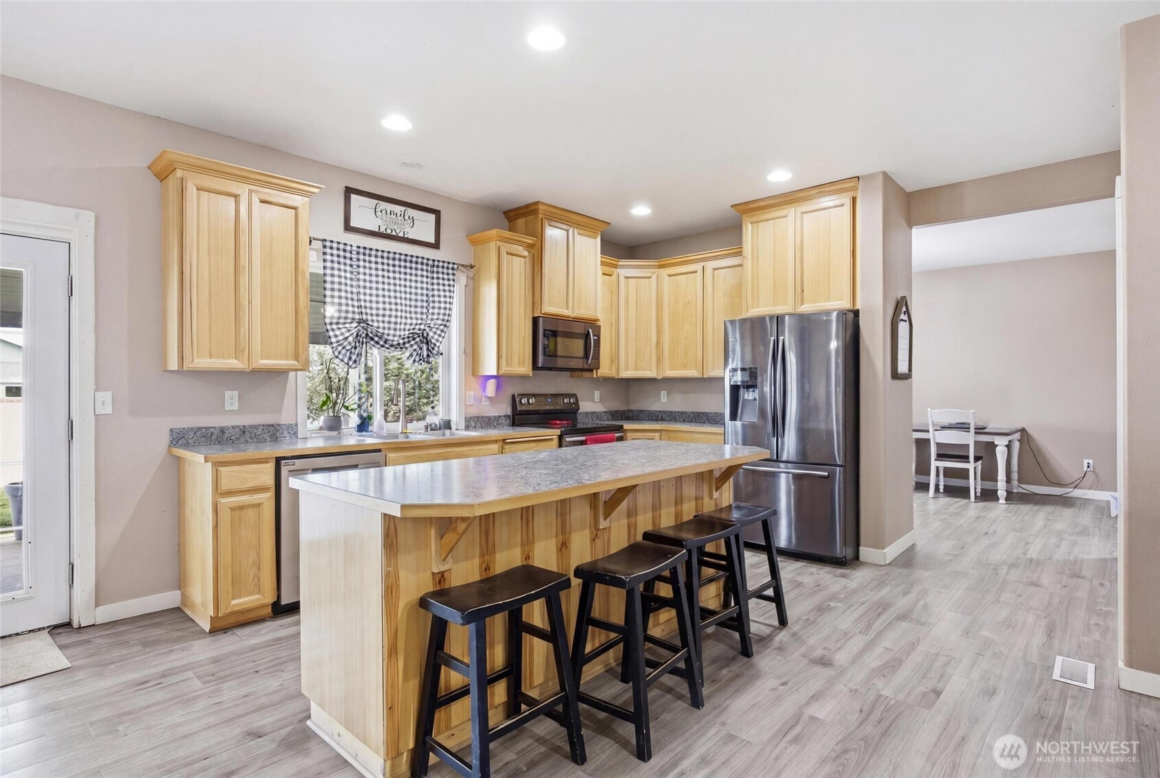 802 Willow Avenue NE, Quincy, WA 98848